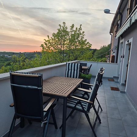 Apartment Bellavista Groznjan Bagian luar foto