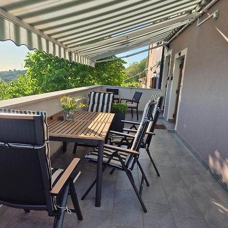 Apartment Bellavista Groznjan Bagian luar foto